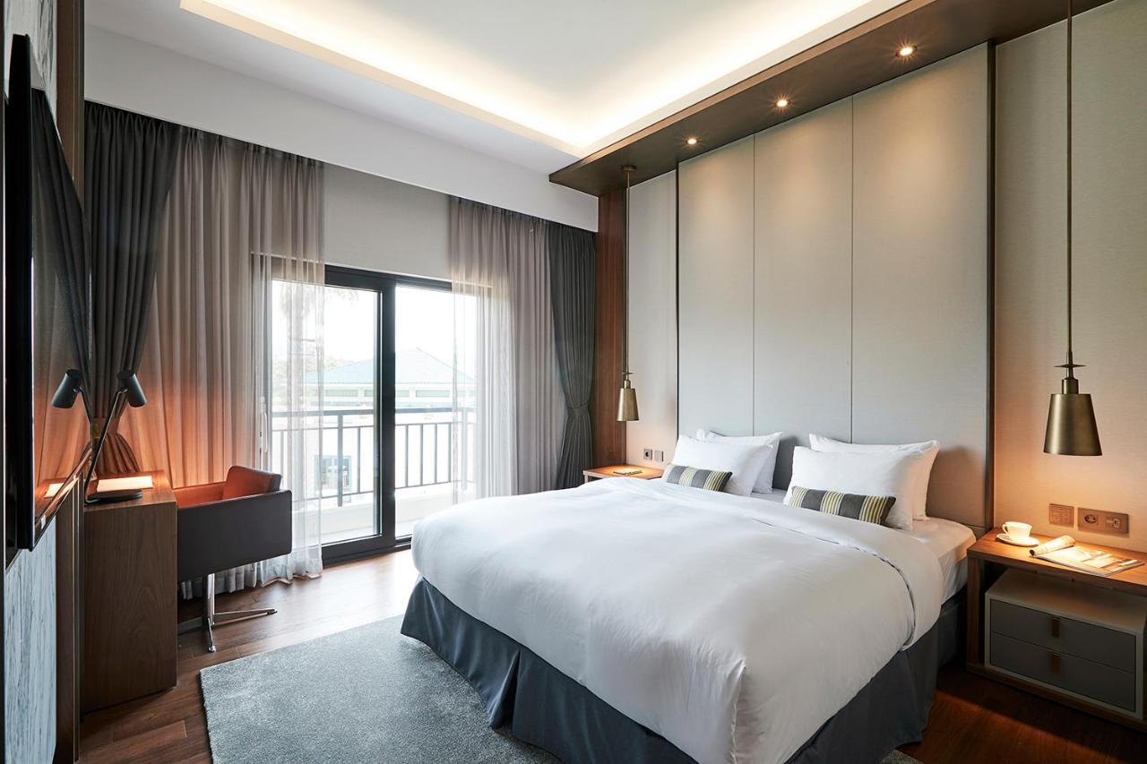The Suites Hotel Jeju Seogwipo Exterior foto
